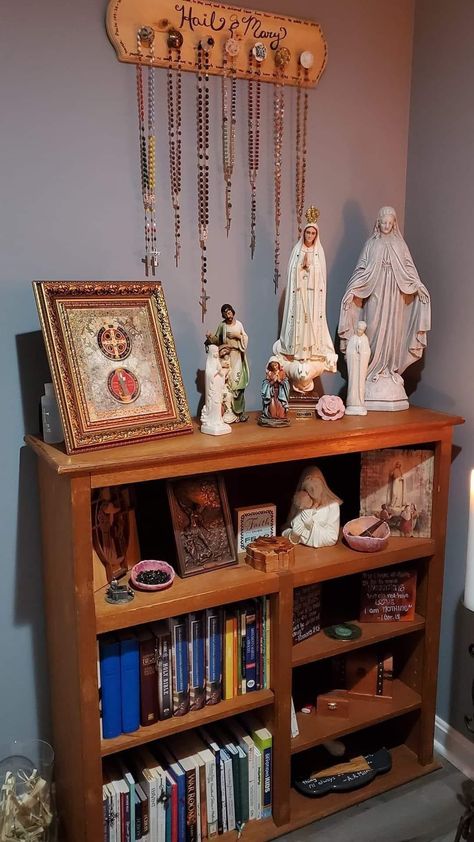 Christian Altar Ideas For Home Small, Creating An Altar, Pocket Altar Catholic, Catholic Prayer Room Ideas Decor, Altar Ideas Catholic, Prayer Room Ideas Catholic, Christian Altar Ideas For Home, Orthodox Prayer Corner, Catholic Bedroom