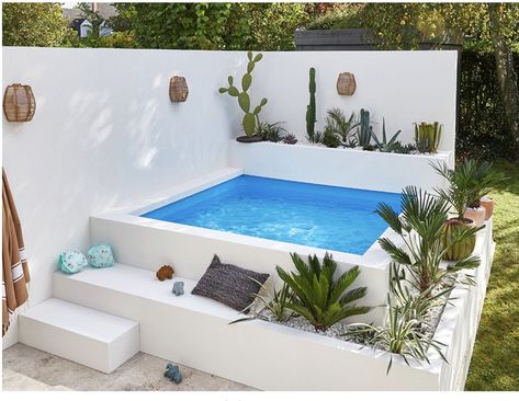 Whirpool Outdoor, Small Pools Backyard, Pools For Small Yards, Mini Pool, Small Pool Design, Small Pools, Patio Interior, Backyard Pool Designs, Swimming Pools Backyard