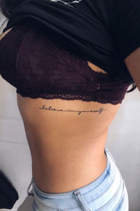 Font Tato, Molecule Tattoo, Rib Tattoos For Women, Basic Tattoos, Hip Tattoos Women, Tattoo Font, Side Tattoos, Discreet Tattoos, Tattoo Feminina