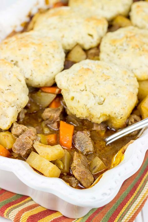 With Old Man Winter right around the corner, it's time to settle in to some tasty comfort food. How about this Easy Beef Stew with Rosemary Biscuit Topping for dinner tonight? Rosemary Beef Stew, Leftover Beef Stew, Rosemary Biscuits, Easy Beef Stew, Leftover Beef, Slow Cooker Beef Stew, Pot Pies, Vegetable Stew, Easy Comfort Food