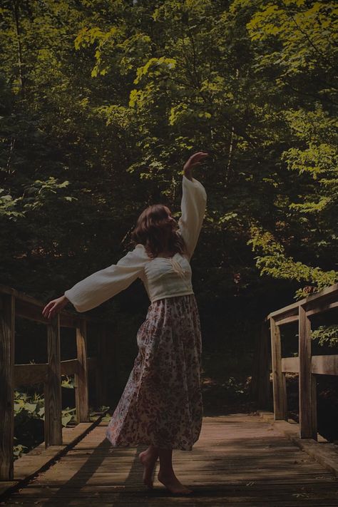 Practical Magic Photoshoot, Fantasy Senior Pictures, Narnia Photoshoot, Forest Fairy Photoshoot, Forest Portrait Photography, Forest Photoshoot Ideas, Woodland Photoshoot, Woods Photoshoot, Fairycore Forest