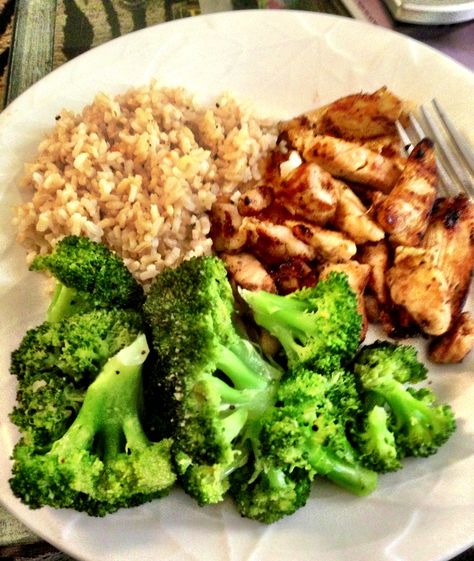 Grilled Chicken , Brown Rice & Broccoli Broccoli And Brown Rice, Grill Chicken Breast, Chicken Brown Rice, Rice And Broccoli, Rice Broccoli, Grilled Chicken Breast, Grill Chicken, Winter Arc, Broccoli Rice