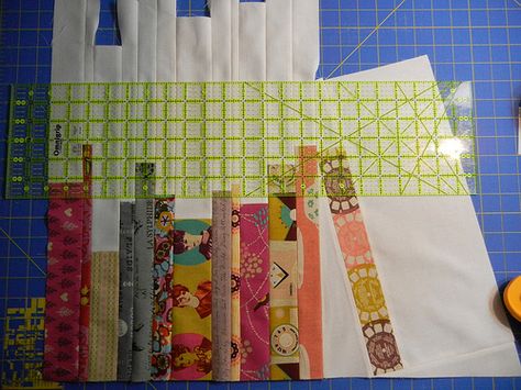 Mini Bookshelf, Patchwork Quilt, Log Cabin Quilt, Strip Quilts, Quilt Block Tutorial, Paper Piecing Quilts, Book Quilt, Quilting Tips, Scrappy Quilts