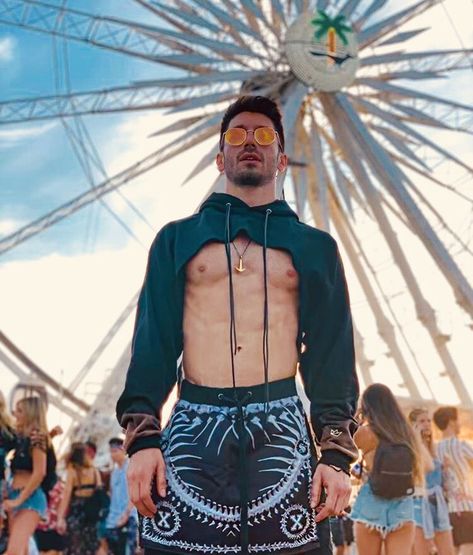 Coachella Outfit Men, Fall Festival Outfit, Crop Top Men, Coachella Fits, Rave Outfits Men, Festival Outfits Men, Mens Crop Top, Festival Mode, Rave Fits