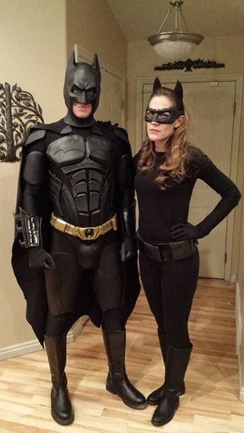 Batman Costume - complete instructions included, Because you never know when you will need to bring out your inner Batman. Diy Fantasia, Teenage Halloween Costumes, Couples Costumes Creative, Funny Couple Costumes, Best Couples Costumes, Superhero Halloween, Julie Newmar, Cheap Halloween Costumes, Baby Kostüm