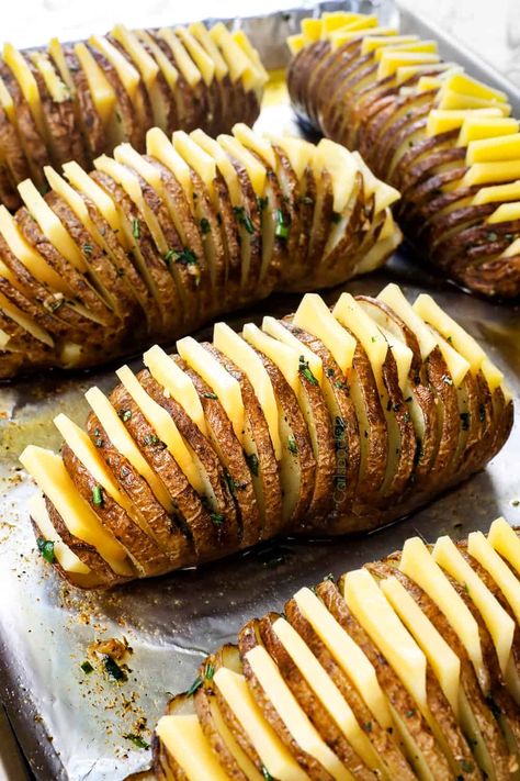 Hasselback Potatoes Recipes, Hasselback Potatoes In Air Fryer, Hatchback Potatoes, Hasselback Potatoes Baked, Hassleback Potatoes Oven, Potato Recipes Hasselback, Hasselback Potato Recipes, Hasselback Potatoes Easy, Potato Hasselback