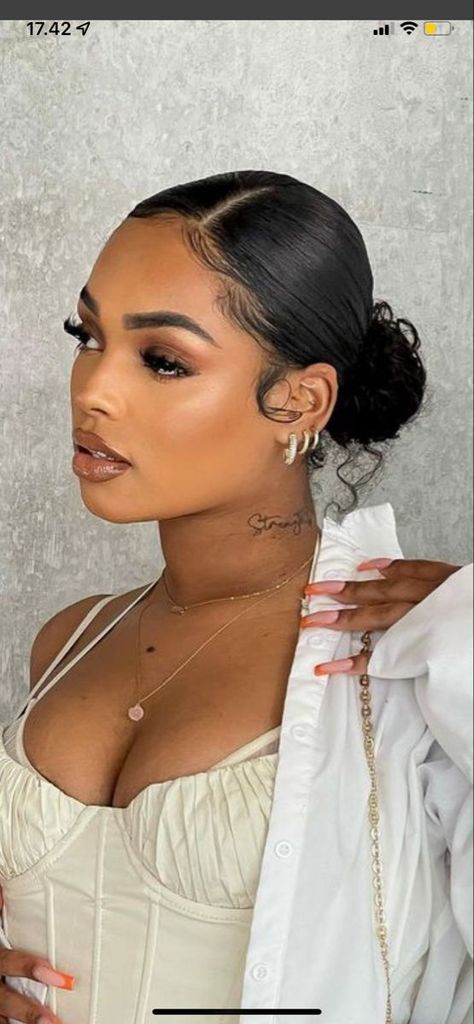 Edges Low Ponytail, Sleek Bun Ponytail, Side Part Bun With Edges, Slicked Back Bun Curly Hair, Curly Hair Pulled Back Styles, Natural Hair Sleek Bun, Sleek Bun Natural Hair, Sleek Dutt, Slick Back Bun Hairstyles