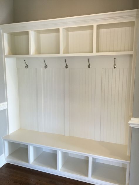 Drop zone: 3 cubby sections. Maybe corbel dividers? Stained wood top Drop Zone Cubby, Entry Way Closet Makeover, Small Drop Zone, Drop Zone Ideas, Mud Bench, Mudroom Lockers, Mudroom Entryway, Mudroom Decor, Mudroom Laundry Room