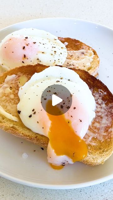 Poached Eggs In Airfryer, Air Fryer Poached Eggs, Eggs Airfryer, Poached Eggs How To, Air Fryer Eggs, Airfry Recipes, Poached Eggs On Toast, Air Fryer Recipes Chicken Breast, Perfect Fried Egg