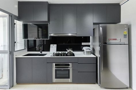 Check out this Modern-style HDB Kitchen and other similar styles on Qanvast. Single Wall Kitchen Layout Small Spaces, Rectangular Kitchen Design, Bloxburg Kitchen Layout, Small Modern Kitchen Ideas, Hdb Kitchen, Single Wall Kitchen, Kitchen Layout Ideas, Small Modern Kitchens, Small Apartment Interior