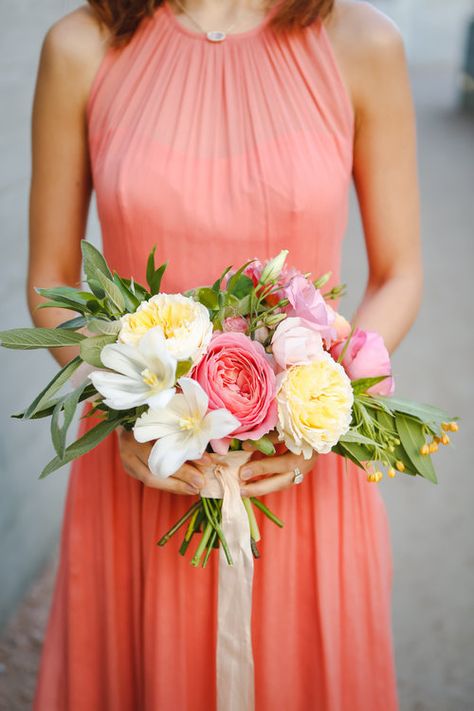 Dreamy pastels dallas texas bridesmaid holding bouquet Photo: Laura Parker Terranea Resort Wedding, Peach Wedding Decorations, Peach Bridesmaid, Wedding Ceremony Ideas, Summer Wedding Bouquets, Wedding Ceremony Backdrop, Cream Wedding, Rustic Wedding Centerpieces, Peach Wedding