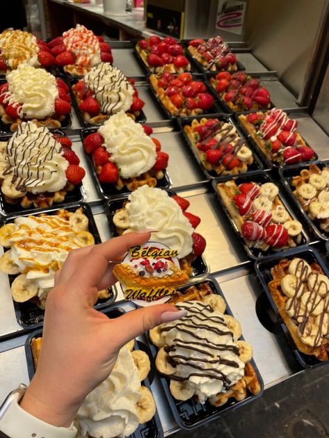 The best thing in Brussels! Everyone must try this waffles 🧇 Travelling, inspiration Bruges Belgium Aesthetic, Brussels Belgium Aesthetic, Brussels Waffles, Brussels Aesthetic, Belgium Aesthetic, Brussels Christmas, Denmark Aesthetic, Belgium Waffle, Ypres Belgium