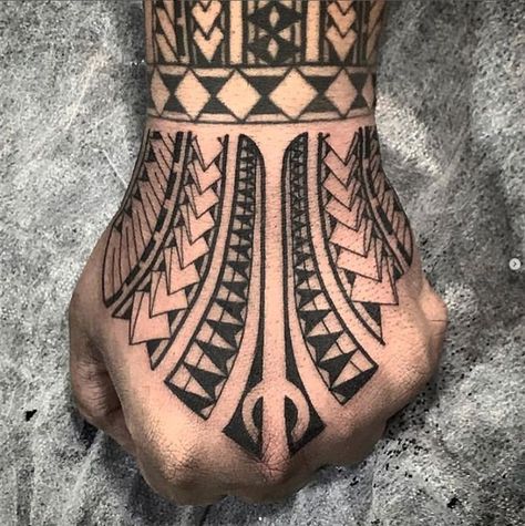 Maori Tattoo Patterns, Band Tattoos For Men, Tattoo Design For Hand, American Traditional Tattoo Ideas, Traditional Tattoo Ideas, Forearm Band Tattoos, Polynesian Tattoo Designs, Tattoo Background, Full Sleeve Tattoo Design