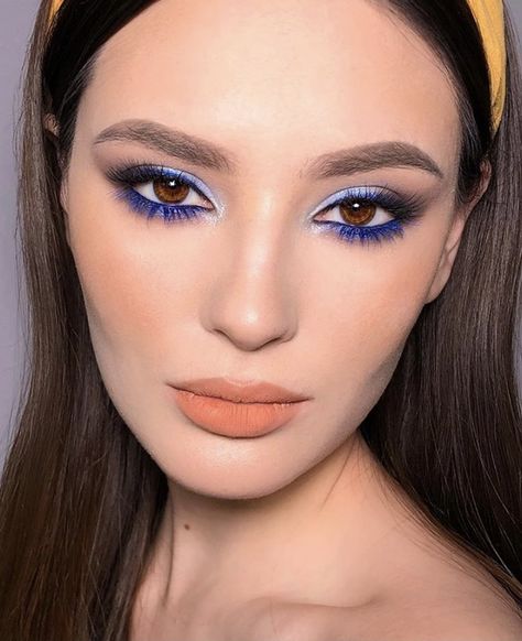 Grunge Eye Makeup, Blue Eyeliner Makeup, Heir Style, Normal Makeup, Boho Makeup, Maquillage On Fleek, Concert Makeup, Blue Mascara, Cute Eye Makeup