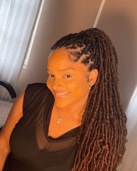 Brown Ombré Soft Locs JC Glam Hair® | Protective Hairstylist on Instagram: "Top #2 service🤎 Which look do you think suits her best? 🤩🔥 all down or ponytail? I can’t choose! natural ombré soft locs 28inches ~ @kaylamarie.lr . . . #softlocs #softlocstrinidad #explore #explorepage #locdhaircommunity #locdqueen #brownlocs #trinidadandtobago" Soft Locs Ponytail, Locs Ponytail, Soft Locs, Natural Ombre, Glam Hair, Brown Ombre, Hairstyle Ideas, Trinidad, Locs