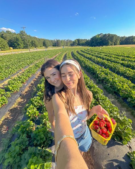 get in girls we’re going strawberry picking 🍓🧺 - - Pinterest girl, Pinterest aesthetic, outfit inspo, vsco girl, coconut girl ,spring outfits, spring fashion inspo, spring aesthetic, outfit ideas, spring fashion #coastalstyle #pinterestaesthetic #pinterestoutfit #oufitinspo #casualoutfit #coconutgirl #springfashion #springoutfits #springaesthetic #springstyle Strawberry Picking Outfit Aesthetic, Cute Strawberry Picking Outfits, Fruit Picking Outfit, Berry Picking Outfit, Spring Girl Aesthetic, Strawberry Picking Photography, Strawberry Picking Pictures, Strawberry Picking Outfit, Spring Aesthetic Outfit