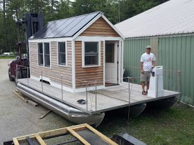 Pontoon Houseboat, Floating Docks, Shanty Boat, Houseboat Living, Rv Bus, Canal Boats, House Boats, Working Boat, Events Center