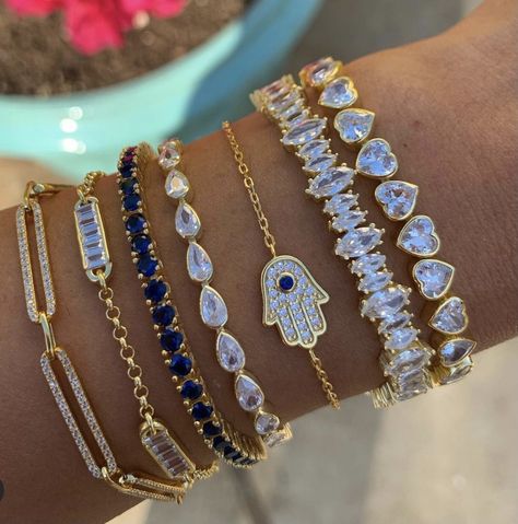 Gem Bracelets, European Jewelry, Preppy Jewelry, Wrist Jewelry, Luxe Jewelry, Jewelry Accessories Ideas, Dope Jewelry, Summer Bracelets, Jewelry Fashion Trends