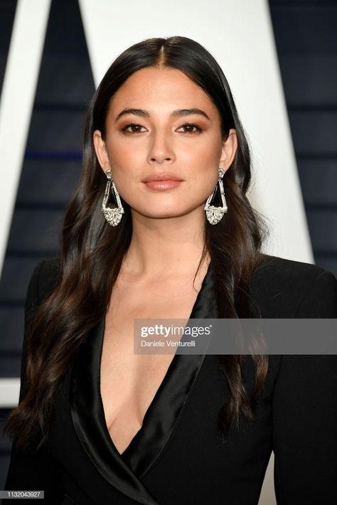 Jessica Gomes attends 2019 Vanity Fair Oscar Party Hosted By Radhika Jones - Arrivals at Wallis Annenberg Center for the Performing Arts on February 24, 2019 in Beverly Hills, California. Tanned Skin Makeup Asian, Natural Makeup Asian Tan, Tan Skin Makeup Asian, Tan Asian Makeup, Asian Makeup Natural, Wedding Makeup Asian, Tan Skin Makeup, Asian Hair And Makeup, Jessica Gomes