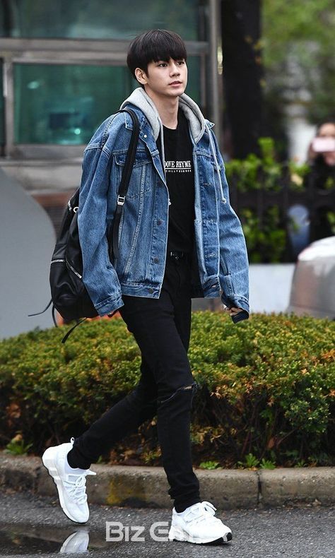 Jeans Jacket Korean Outfit, Korean Boys Outfit, Korean Fashion Men Casual Outfit, Casual College Outfits Men, Jeans Jacket Outfit Men, Korean Clothes Men, Korean Boy Outfit, Denim Jacket Outfit Mens, Outfit Jeans Jacket