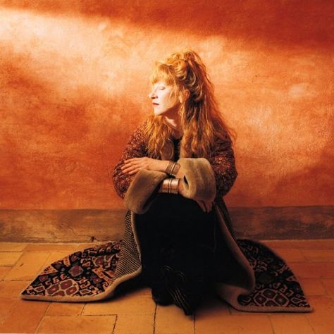 Loreena Mckennitt, Celtic Music, Patti Smith, Folk Music, World Music, Female Singers, Sound Of Music, Inspirational People, Comic Character