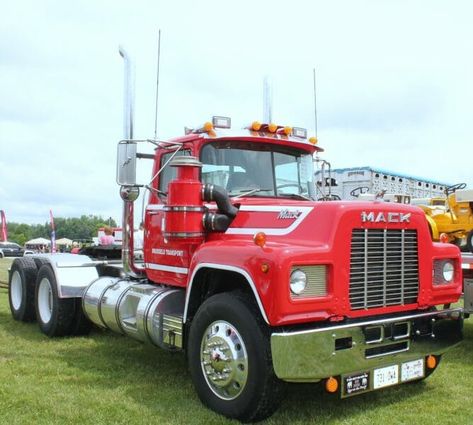 Red R Model Mack Truck R Model Mack Trucks, Old Mack Trucks, Custom Wheels Trucks, Custom Truck Parts, Big Deer, Custom Lifted Trucks, American Trucks, Model Truck Kits, Dually Trucks