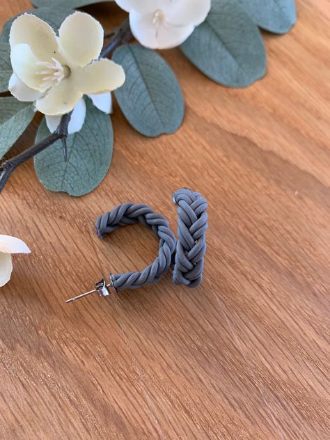 Polymer Clay Hoop Earring, Braided Polymer Clay Earrings, Polymore Clay Earrings, Easy Polymer Clay Earrings, Clay Earrings Diy Ideas, Polymer Clay Earring Ideas, Clay Jewellery Handmade, Clay Earrings Diy, Polymer Clay Hoop Earrings