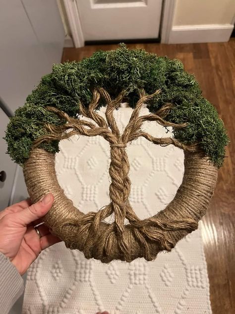 Memorial Gift Diy, Tree Of Life Wreath, Diy Tree Of Life, Garden Hose Wreath, Tree Of Life Crafts, Tree Of Life Artwork, Chicken Wire Crafts, Foam Wreath, Christmas Diy Wood