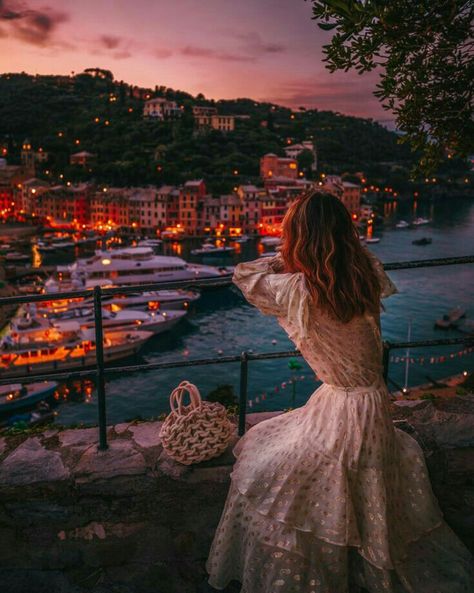 Chic Travel Outfit, Italy Travel Outfit, Italy Travel Photography, London Travel Guide, Portofino Italy, Airport Travel, Best Summer Dresses, Italy Travel Tips, Travel Outfit Summer