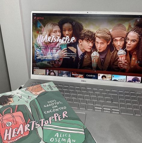 Heartstopper Wallpaper Laptop, Watching Heartstopper, Heartstopper Netflix, Netflix Adaptation, Reading Notebook, Alice Oseman, Cole Sprouse, I Meet You, Aesthetic Collage