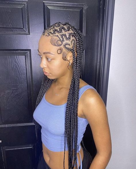 If you’re looking for a new Braided Hairstyle to try in 2023. Keep reading to learn everything you need to know about this trendy hairstyle. Knotless Box Braids Medium, Box Braids Medium, Braids Medium, Natural Hair Woman, Hair Styles Braids, Knotless Box Braids, Hair Clipart, Styles Braids, Big Box Braids Hairstyles