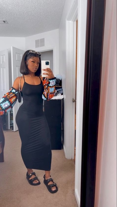 Maxi Dress Inspo Aesthetic, Black Dress Inspo Casual, Dad Sandals Outfit Black Women, Sundress Outfit Black Women, Basic Dress Outfit, Black Maxi Dress Outfit Ideas, All Black Dresses, Boujee Outfits, Effortlessly Chic Outfits