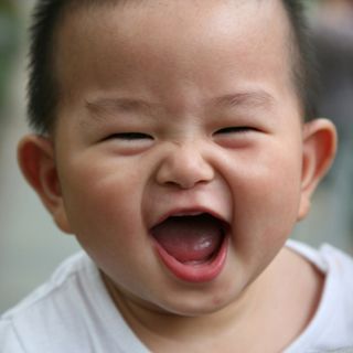 Did you know? A baby's smile lights up the reward centers in the brain, researchers report. (Credit: iStockphoto/Lev Dolgatshjov) Benefits Of Laughter, Laughing Baby, Deep Emotions, Happy Faces, Kids Laughing, Baby Faces, Baby Smiles, Foto Baby, Asian Babies