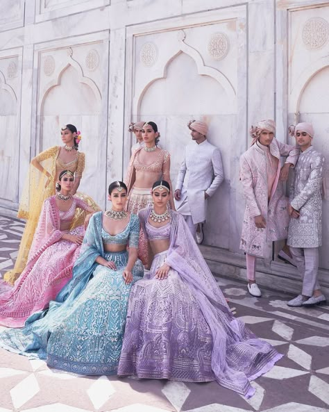 Traditional Wedding Dress Indian, Aesthetic Lehenga, Indian Bridal Party, Falguni Shane Peacock, Baju Kahwin, Indian Wedding Dresses, Indian Wedding Gowns, Indian Wedding Outfit, Indian Dresses Traditional