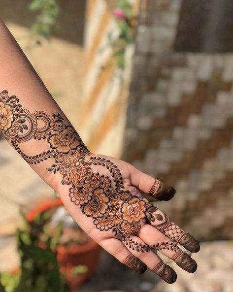 Tikki Design, New Mehndi Design, Front Hand Mehndi Design, Palm Mehndi, Mehndi Design Easy, Short Mehndi Design, Mehndi Design Simple, Front Hand Mehndi, Easy Mehndi Design