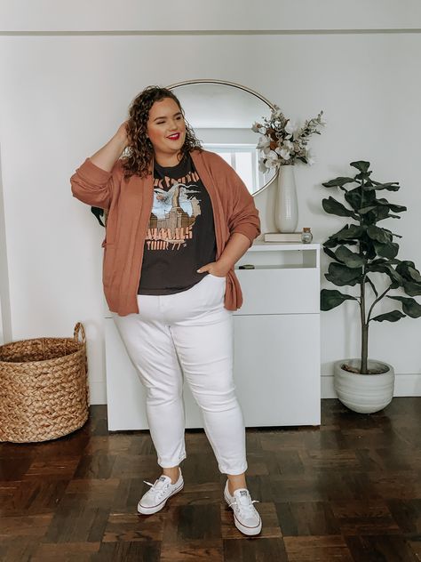 Outfits To Wear With Sneakers, Casual Outfit With Sneakers, Outfit Ideas With Sneakers, Outfit With Sneakers, Sneakers Outfit Spring, Plus Size Outfits With Sneakers, 40 Year Old Womens Fashion, Lady Decluttered, Summer/fall Outfits