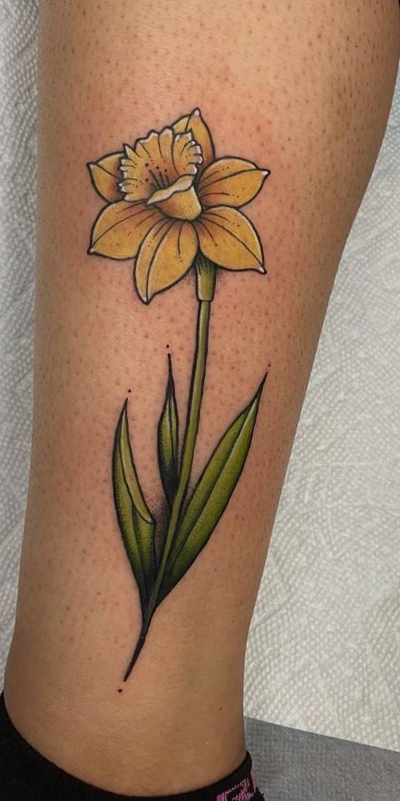 Neo Trad Daffodil, Daffodil Color Tattoo, Daffodil Flower Tattoo Design, Traditional Narcissus Flower Tattoo, Daphodile Flower Tattoo, Dafodill Flowers Tattoo Design, Neotraditional Daffodil Tattoo, Color Daffodil Tattoo, Lego Flower Tattoo