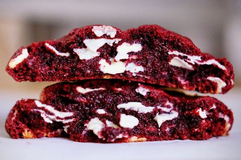 RED VELVET NEW YORK COOKIES Recipe | Cupcake Jemma Red Velvet Chocolate Chip Cookies, Red Velvet Cookie Recipe, New York Cookies, Cupcake Jemma, Amazing Cookie Recipes, Cookie Kits, Velvet Cookies, Red Velvet Cake Recipe, Cookie Cake Birthday