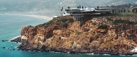 Iron Man Filming Locations | Tony Stark's Malibu mansion Tony Stark House, Iron Man House, Malibu House, Malibu Mansion, Malibu Home, Rose House, Dome House, Modern Mansion, Futuristic Architecture