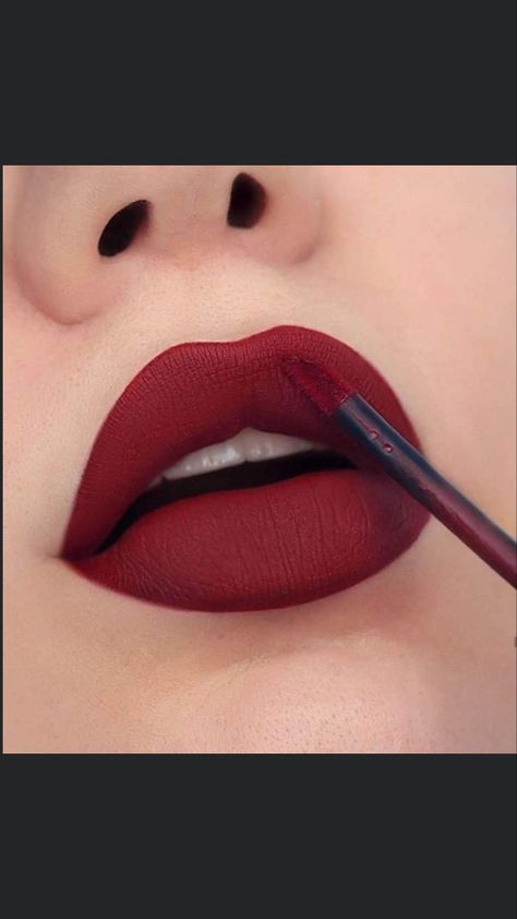 Mate Lipsticks Colour, Mate Lipsticks, Wine Red Lipstick, Bold Lipstick Makeup, Pretty Lipstick Colors, Dark Red Lipstick, Red Matte Lipstick, Red Lipstick Shades, Red Lipstick Matte