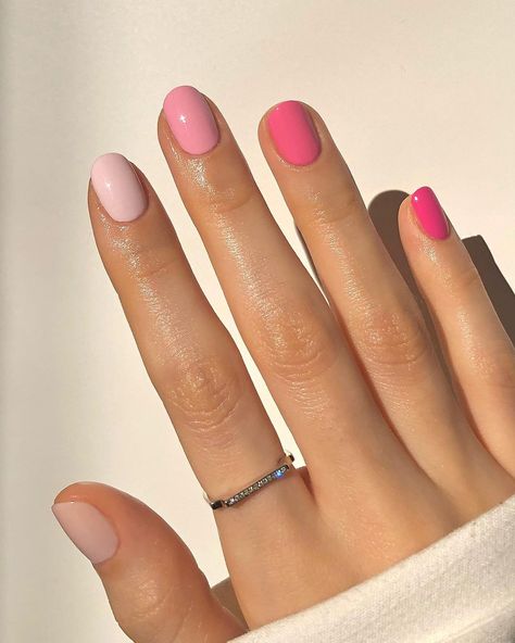 40 Simple Spring Nails 2023 to inspire you Spring Nails 2023, Dark Pink Nails, Simple Spring Nails, Beauty Hacks Nails, Daisy Nails, Simple Gel Nails, Minimal Nails, Pink Gradient, Cute Gel Nails