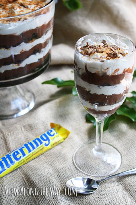 How to make a trifle with brownies, pudding, whipped topping and Butterfinger bars Butterfinger Trifle, Trifle Dessert Recipes, Triple Chocolate Mousse Cake, Potluck Ideas, Trifle Dish, Trifle Desserts, Trifle Recipe, Pot Luck, Triple Chocolate