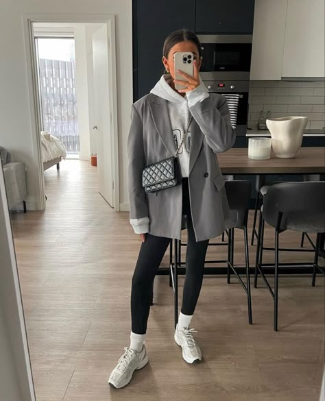 Oversized Blazer And Hoodie Outfit, Blazer Hoodie And Leggings Outfit, Short Grey Jacket Outfit, Blazer With Sweatshirt, Oversized Shirt Winter Outfit, Athleisure Outfits Office, Zebra Yeezy Outfit Women, Grey Wool Jacket Outfit, Blazer With Hoodie Outfit Women