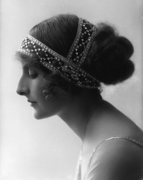 1910s 1910 Hairstyles, Historical Hairstyles, Edwardian Hairstyles, 1910s Fashion, Edwardian Fashion, Portrait Gallery, White Photo, Vintage Glamour, Belle Epoque