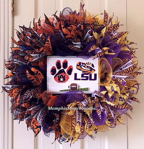 College Wreaths, House Divided Wreath, Mesh Garland, Football Door Hangers, Deco Mesh Garland, Making Mesh Wreaths, Halloween Witch Wreath, Football Decor, Designer Board