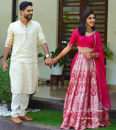 Pink Saree Couple Outfit, Engagement Clothes For Couple, Pink Lehenga Look, Engagement Couple Outfits Indian, Indian Engagement Outfits, Betrothal Dress, Engagement Lehenga Indian, Pink Banarasi Lehenga, Banaras Lehenga