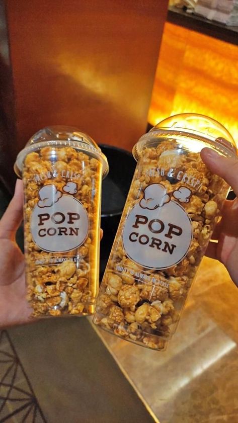 Caramel Popcorn Aesthetic, Gourmet Popcorn Packaging, Popcorn Business Ideas, Popcorn Bioskop, Popcorn Packaging Ideas, Popcorn Business, Popcorn Recipes Sweet, Popcorn Packaging, Bake Sale Packaging