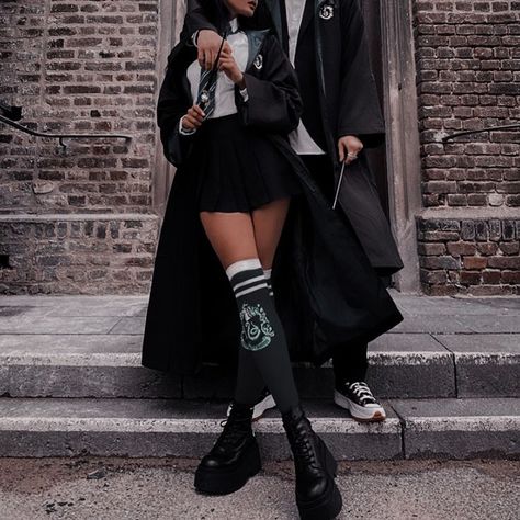 Slytherin Uniform Female, Slytherin Uniform, Harry Potter Uniform, Slytherin Costume, Harry Potter Kostüm, Harry Potter Costumes, Harry Potter Fanları, Slytherin Clothes, Slytherin Outfit