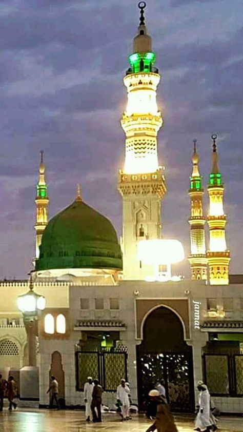 Medina where the Prophet's tomb is(under the green dome of Masjid Nabawi). Suba Bakhair, Madina Shareef, Islamic Calligraphy Quran, Al Masjid An Nabawi, Madina Sharif, Masjid Nabawi, Mecca Kaaba, Green Dome, History Of Islam