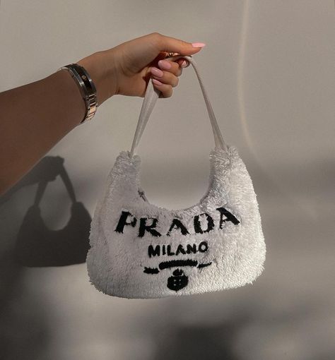 Fluffy Purse, Fluffy Bag, White Shoulder Bags, Prada Shoulder Bag, Streetwear Accessories, Givency Antigona Bag, Chanel Deauville Tote Bag, Trendy Accessories, Cute Bags